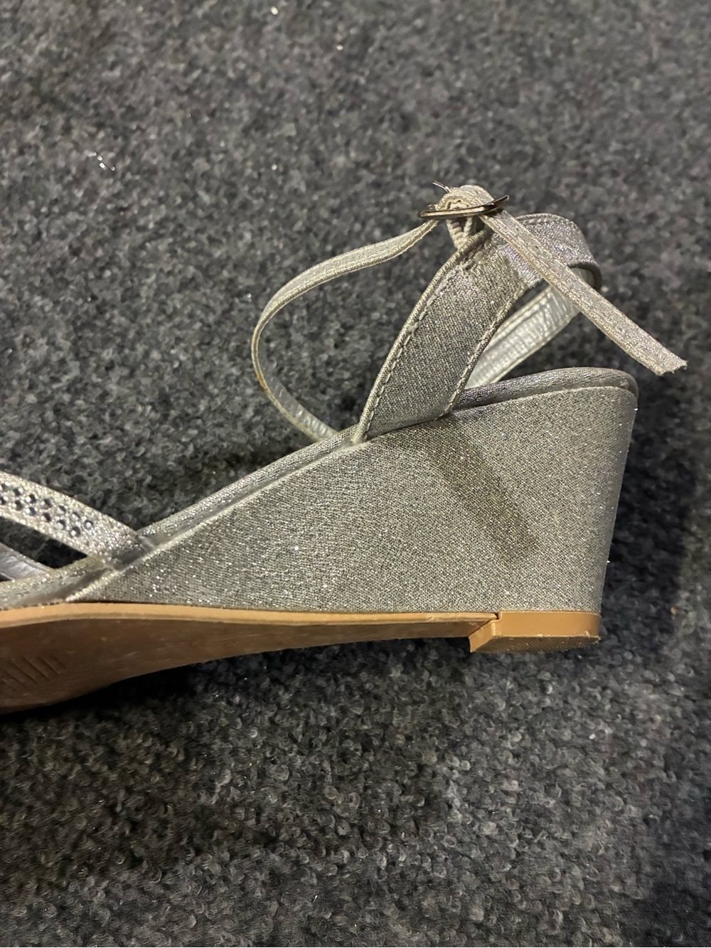 🎄 Silver Glitter Strappy Wedge Shoes - Picture 4 of 4